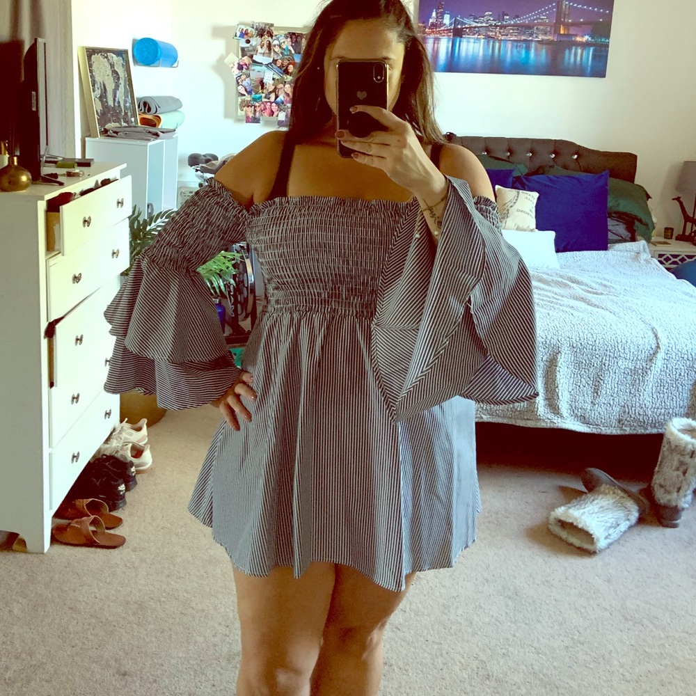 Flowy sleeve dress
